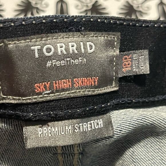 Torrid - Women’s sky high skinny premium stretch high rise jeans - Picture 8 of 11